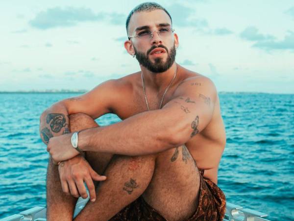 Turizo, de 25 años, presenta Mírame ahora (Salud mi reina) mientras continúa su gira internacional 201, homónimo a su más reciente álbum.