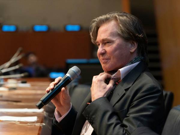 El actor Val Kilmer falleció hace un año a causa de una neumonía, pero eso no es impedimento para lograr que aparezca en una nueva película gracias a la IA.