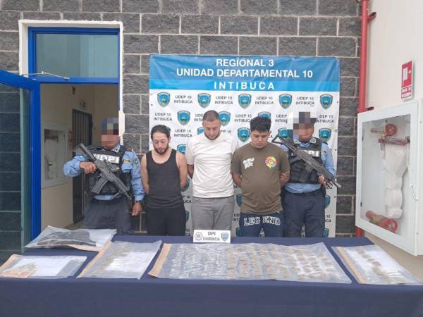 Los tres jóvenes fueron capturados en posesión de tres distintos tipos de drogas en Intibucá.