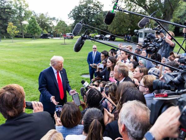 Donald Trump envió una carta a los países de la OTAN instándolos a dejar de comprar petróleo ruso y aplicar aranceles a China para presionar a Moscú.