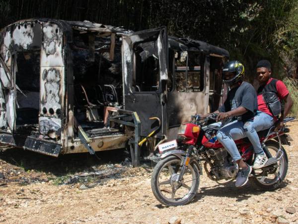 Haití vive una crisis en todos los aspectos, marcada especialmente por la inseguridad a manos de las bandas armadas, que controlan la mayor parte de la capital.