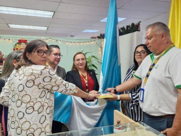 Los integrantes de la comisión fueron juramentados por las autoridades de la Dirección de Educación Superior.