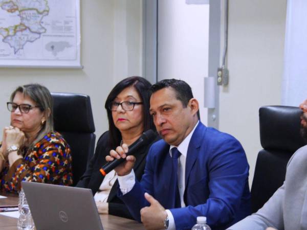 El jefe de vigilancia epidemiológica, Homer Mejía, brindó detalles de las acciones para prevenir brotes.