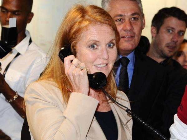 Sarah Ferguson prepara su regreso al Reino Unido después de pasar varios meses fuera del país y alejada de la vida pública, según informaciones publicadas por medios británicos y confirmadas posteriormente por la prensa estadounidense.