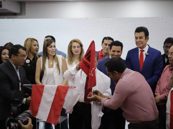 A través de un comunicado, el Partido Liberal rechazó categóricamente el acto ocurrido durante una conferencia de prensa.