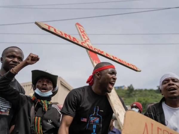 Alrededor de 18 civiles murieron en el este de la República Democrática del Congo tras ataques con drones atribuidos al grupo rebelde M23, que destruyeron infraestructura clave y causaron éxodo masivo.