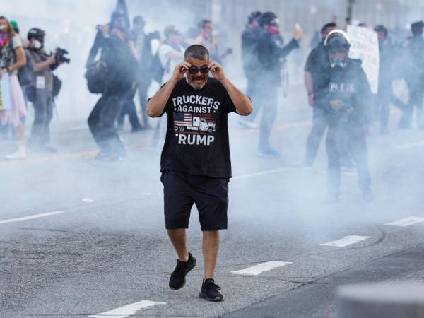 Más de 80 detenidos en protestas contra Trump en Los Ángeles, Denver, Dallas y Portland.