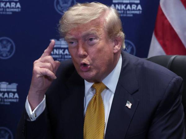 Donald Trump afirmó que Estados Unidos retomará el bloqueo naval contra Irán y asumirá el control de la seguridad en el estrecho de Ormuz, una ruta clave para el transporte mundial de petróleo.