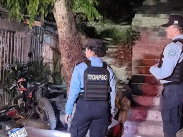 Autoridades llegaron a la escena para iniciar con las investigaciones.