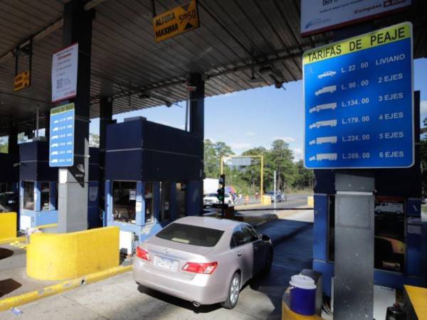Miles de vehículos usan a diario la carretera CA-5, entre Tegucigalpa y San Pedro Sula hay tres casetas de peaje.