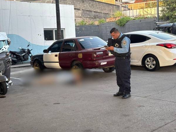 Familiares llegaron a la escena donde encontraron el cuerpo sin vida de Geovanny Ramos.