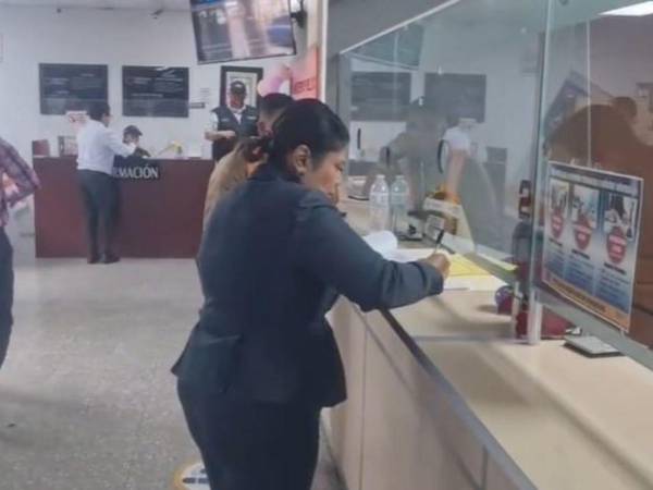 La abogada Karla Romero presentó la denuncia formal ante el Ministerio Público.