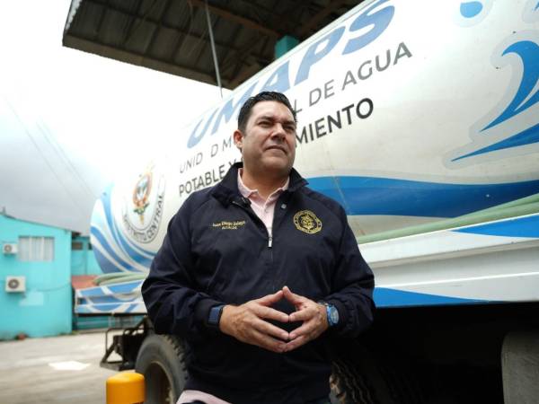 El alcalde municipal Juan Diego Zelaya, lidera un plan de acción que ejecuta un operativo de distribución extraordinaria que cubre 84 rutas diarias, entre Tegucigalpa y Comayagüela.