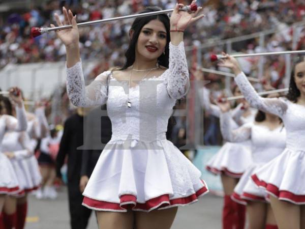 Para los lectores de EL HERALDO, la joven Andrea Flores fue la palillona que más deslumbró en la celebración de los 204 años de independencia.