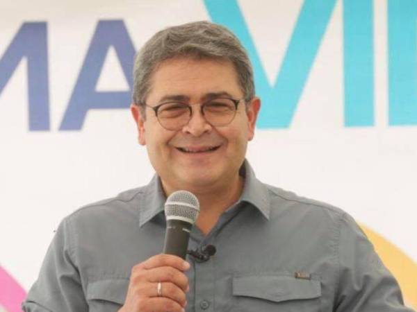 Las canas se evidencian en la primera fotografía publicada de Juan Orlando Hernández.