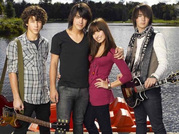 La nostalgia de Disney Channel está oficialmente de regreso.