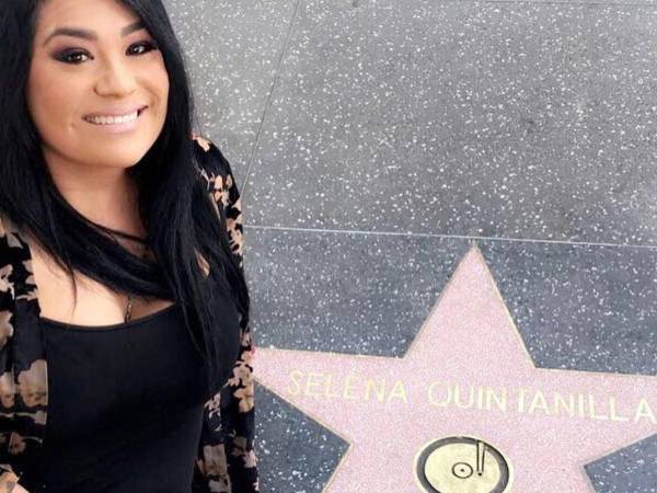 Suzette Quintanilla es la hermana mayor de la fallecida estrella del TexMex, Selena Quintanilla. Actualmente, es la persona encargada de hacer que el legado de su hermana, su música y su talento no se pierdan con el paso de los años.