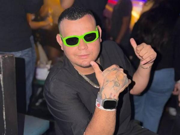 Urías Jabín Lobo Montoya es un creador de contenido hondureño conocido por sus videos de humor y situaciones polémicas en redes sociales. Actualmente enfrenta una posible pena por un video en el que habría vulnerado los derechos de un menor de edad.