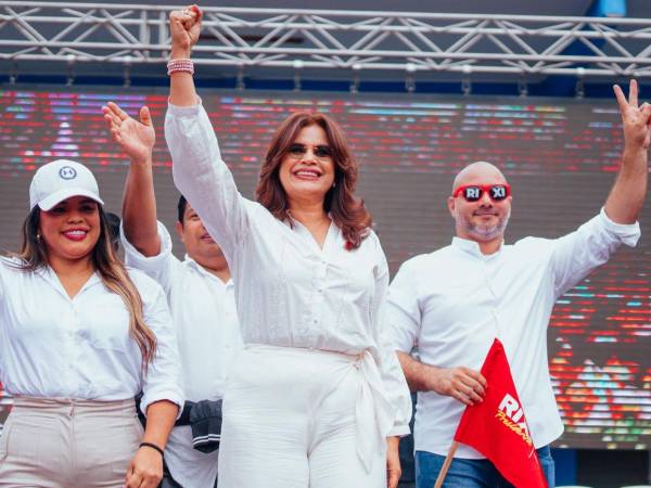 Rixi Moncada aseguró que seguirá con la refundación en Honduras si es electa presidenta.
