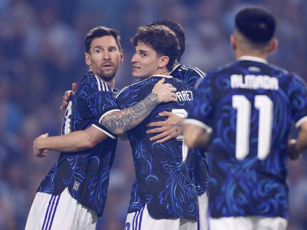 Argentina le está ganando a Zambia con goles de Messi y Julián Álvarez.