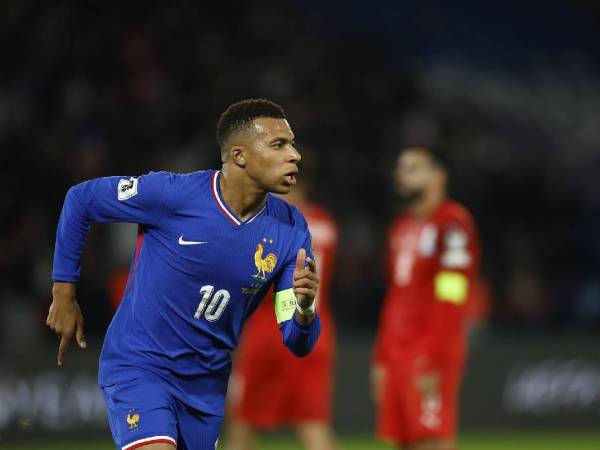 Kylian Mbappé se despachó con un gol y una asistencia.