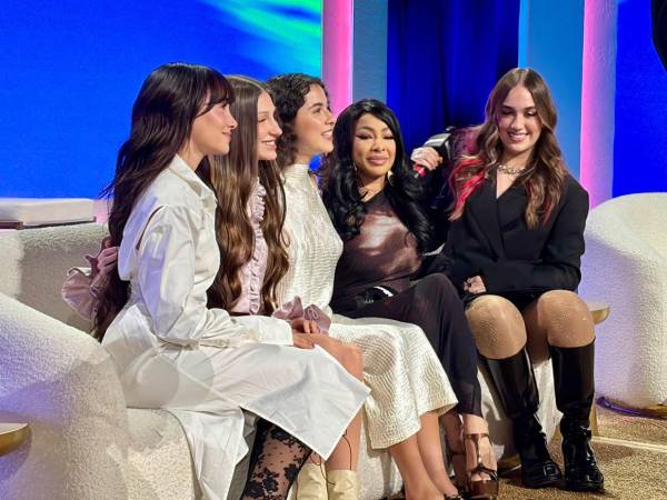 Las mujeres, todas menores de 30 años, coincidieron en el doble filo de las redes sociales, donde se han popularizado, pero también han recibido comentarios sexistas y odio.