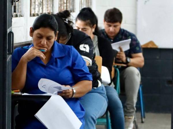 A los jóvenes y adultos se les evaluó las competencias en el área de lectura, escritura y lógica matemática.