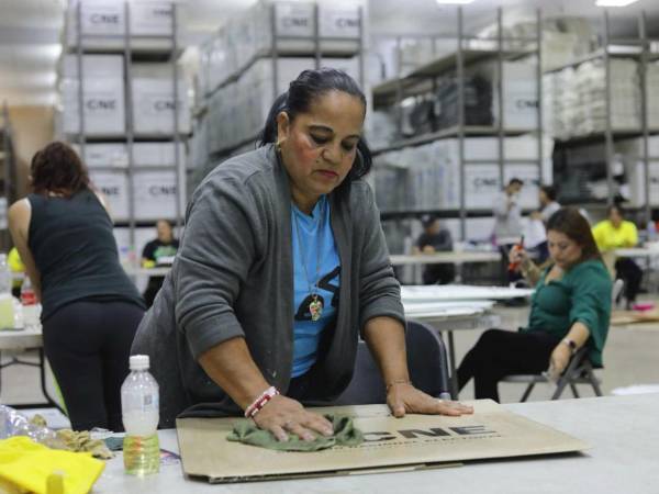 El CNE inició el desmontaje y separación de materiales electorales en el Centro Logístico Electoral (CLE).
