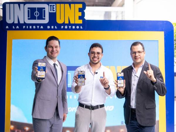 Representantes de la marca muestran la App UNO Plus y la mecánica de participación para los consumidores a nivel nacional, a través de esta iniciativa Gasolineras UNO y Pronto buscan premiar la fidelidad de sus clientes y celebrar la pasión por el deporte.