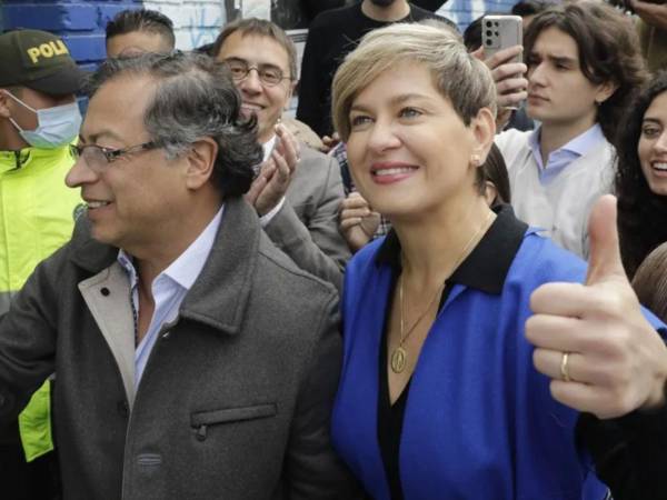 Imagen de archivo del expresidente colombiano Gustavo Petro (2022-2026) y su esposa, Verónica Alcocer.