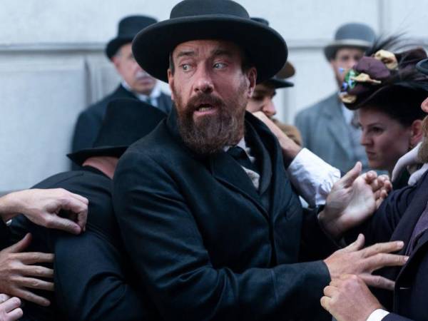 Netflix ha anunciado la producción de un nuevo drama histórico titulado Death by Lightning, que contará con el actor Matthew Macfadyen en el papel de Charles J. Guiteau, el hombre que asesinó al presidente estadounidense James A. Garfield en 1881