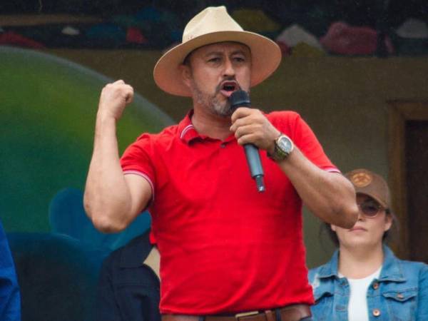 Nelson Bueso atribuyó que el atentado contra su persona se debe a motivaciones políticas ya que ha ganado bastante popularidad en el municipio.