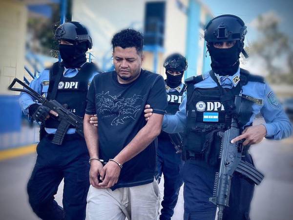 Jefferson Alfredo Centeno Reyes, alias El Pega, fue capturado en la colonia El Carrizal, investigado por raptar y violar a mujeres, utilizando el servicio de taxis en la capital.