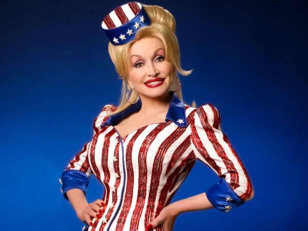 Varios allegados de Dolly Parton viajaron de inmediato al hospital al enterarse de su ingreso, pero algunos no llegaron a tiempo antes de su muerte.