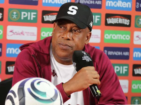 Hernán Medford no le teme al ambiente en el estadio Nacional de Tegucigalpa.