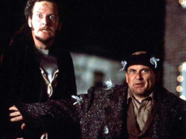 El intérprete de Marv en la saga navideña fue citado por las autoridades tras supuestamente intentar contratar servicios de una escort. No fue detenido, solo recibió una multa.