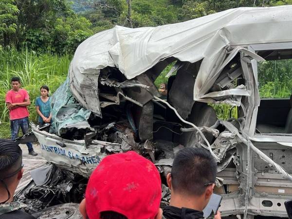 Un trágico accidente de tránsito ocurrido en la carretera CA-4, a la altura del desvío hacia Trinidad, Copán, segó la vida de manera inmediata al conductor de la unidad y de una menor de aproximadamente diez años que viajaba en el bus.