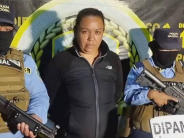 Sharon Isabel Núñez Rosales, mujer asesinada en la aldea Yaguacire del Distrito Central, tiene antecedentes de coordinar el ingreso de drogas a centros penales y de colaborar con la Pandilla 18. Más detalles a continuación.