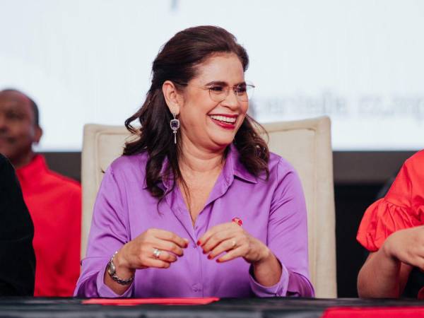 La precandidata presidencial de Libertad y Refundación (Libre), Rixi Moncada, es originaria del municipio de Talanga, en el departamento de Francisco Morazán. Está casada y tiene dos hijos, ¿quiénes son y a qué se dedican ellos y otros de sus familiares? Descúbralo a continuación según un informe del Consejo Nacional Anticorrupción (CNA).