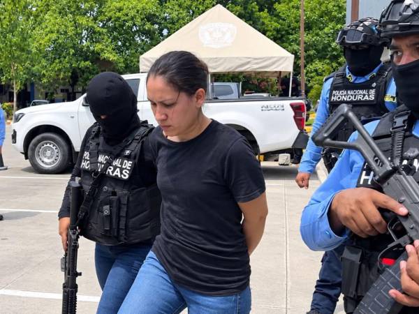 Johana Michel Flores Alvarenga tras ser arrestada en Chamelecón, San Pedro Sula.