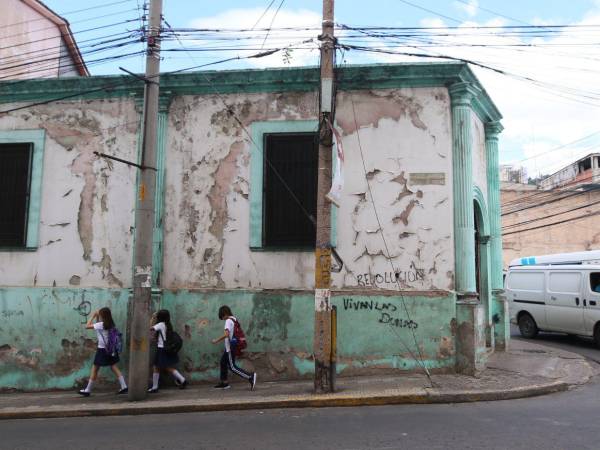 La Secapph confirmó que dos procesos de licitación quedaron desiertos, dejando sin iniciar la restauración del inmueble histórico en el centro de Tegucigalpa.