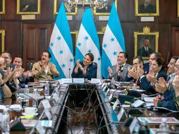La mandataria hondureña llamó a reunión al Consejo de Ministros para este sábado 10 de enero.