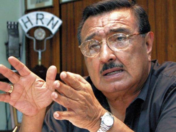 Valladares funcionó por muchos años como gerente de Emisoras Unidas y cuenta con una extensa trayectoria profesional.