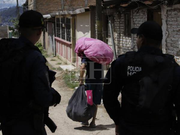 Varias familias que residían en el sector 8 de la colonia Villa Nueva fueron amenazadas por pandilleros, quienes les ordenaron abandonar sus hogares.