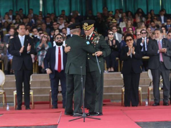 Muchos de los coroneles que lograron su ascenso son cercanos a Roosevelt Hernández, exjefe de las Fuerzas Armadas, señalado de atentar contra la democracia en las elecciones primarias y generales de 2025.