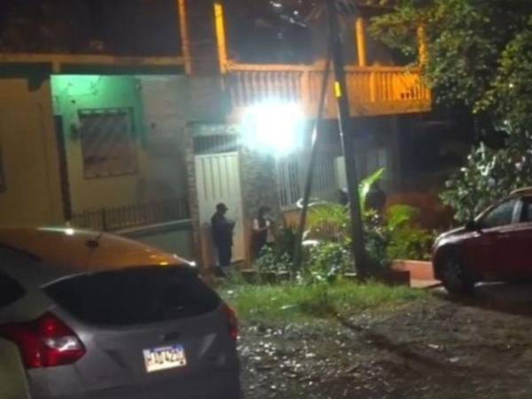 De acuerdo con información preliminar, al percibir el olor, algunos residentes se acercaron para tocar la puerta; sin embargo, no obtuvieron respuesta.