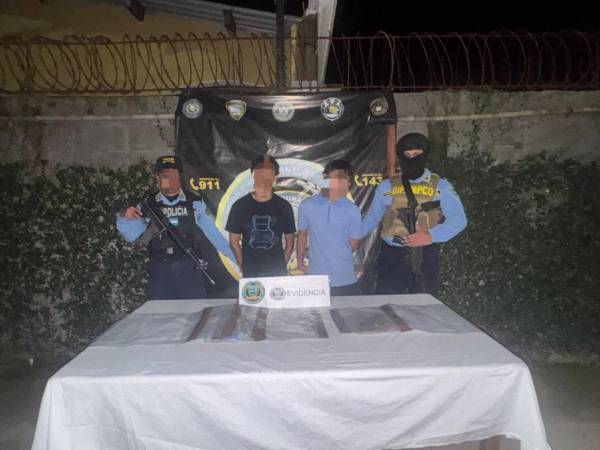 Los dos integrantes de la pandilla 18 fueron capturados en la colonia Los Laureles de La Ceiba, Atlántida, y fueron remitidos a la Fiscalía del Ministerio Público para continuar con el proceso judicial.