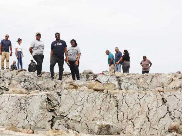 Los devastadores terremotos registrados en Venezuela han alterado geológicamente partes de la costa suroeste de la vecina isla de Trinidad, donde se ha elevado el terreno y han muerto cientos de animales marinos, exponiendo la vulnerabilidad del país ante fuertes seísmos. Las imágenes de los cambios en la costa vecina.
