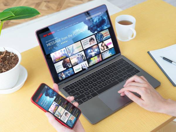 El 78,4 % de los encuestados afirmó que ve televisión y películas en YouTube o plataformas sociales con cierta frecuencia.