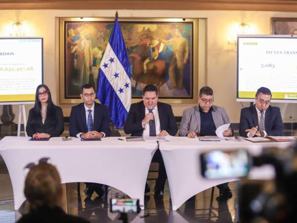 Los miembros de la Comisión Técnica Liquidadora, presentó el primer informe relacionado con el cierre y fusión de varias instituciones del Estado.